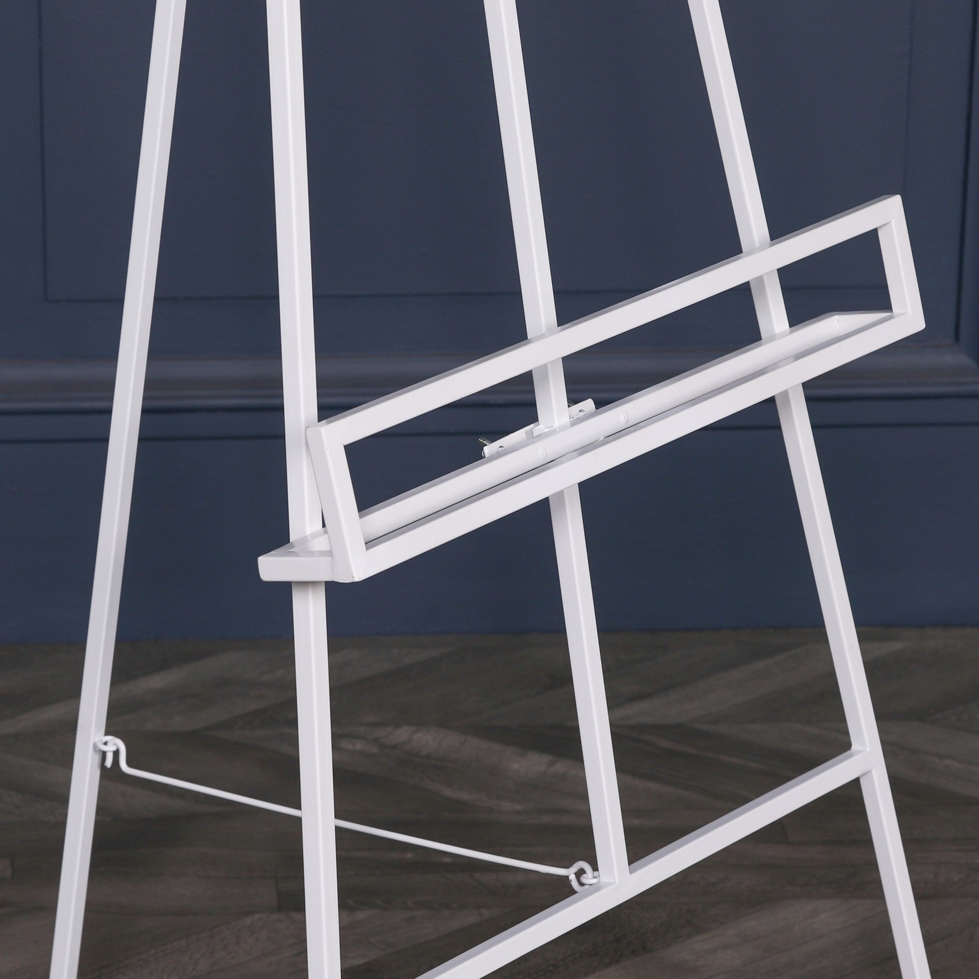 Maison Reproductions White Metal Easel